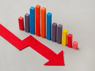 Aprendizado de Máquina para Adaptação em Ranking Baixo: Explorando LLMs